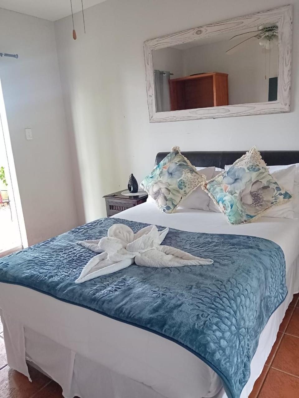 Arbor Lodge East London Bagian luar foto