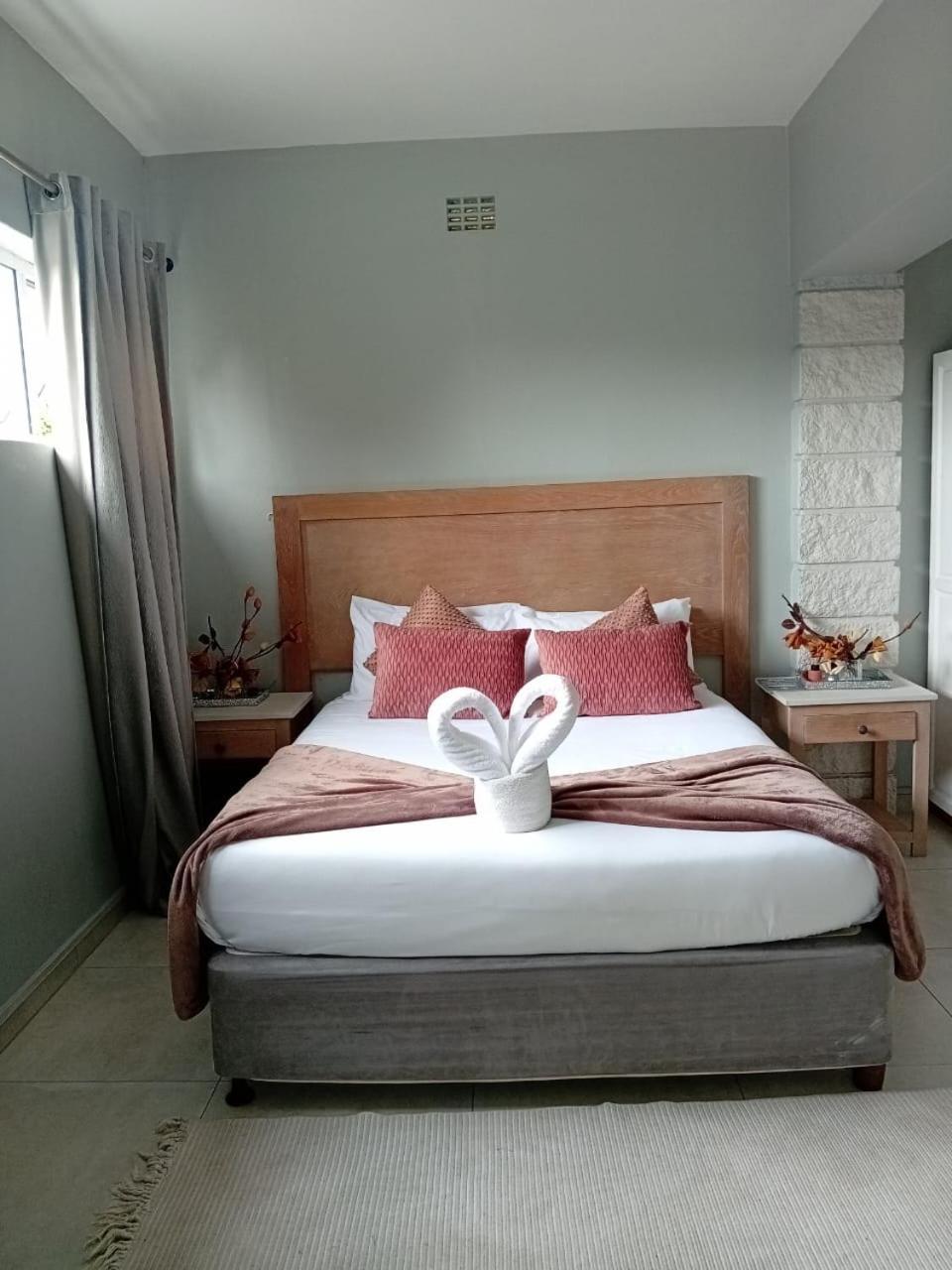 Arbor Lodge East London Bagian luar foto